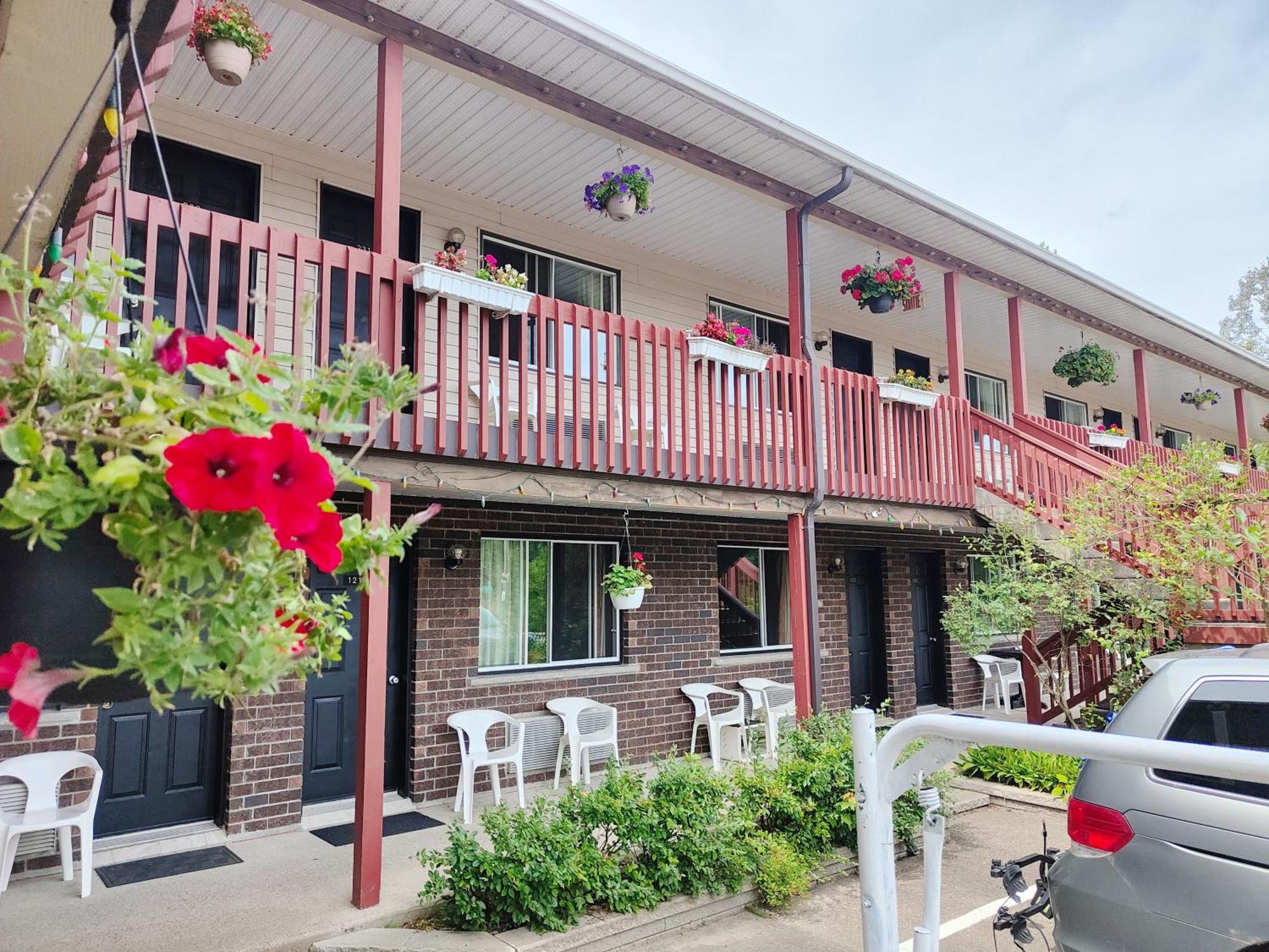 Motel Le Radisson De Val-David Exterior photo